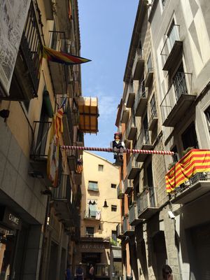 DAY1
フィゲラスからジローナへ。旧市街で昼食を食べ入り組んだ石畳の路地...