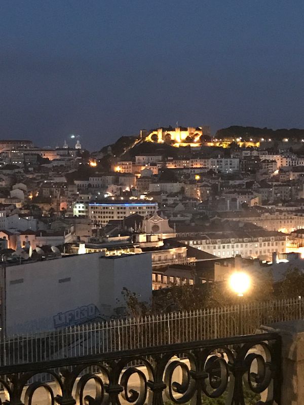 ポルトガル・リスボン「hanging out day 🇵🇹🚃🇵🇹🚃 came to Lisbon」の写真