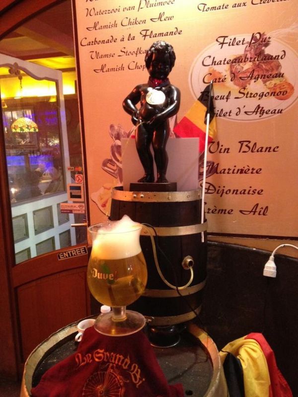 ベルギー・ブリュッセル「hanging out day 🇳🇱🚅🇧🇪🚅came to Bruxelles」の写真