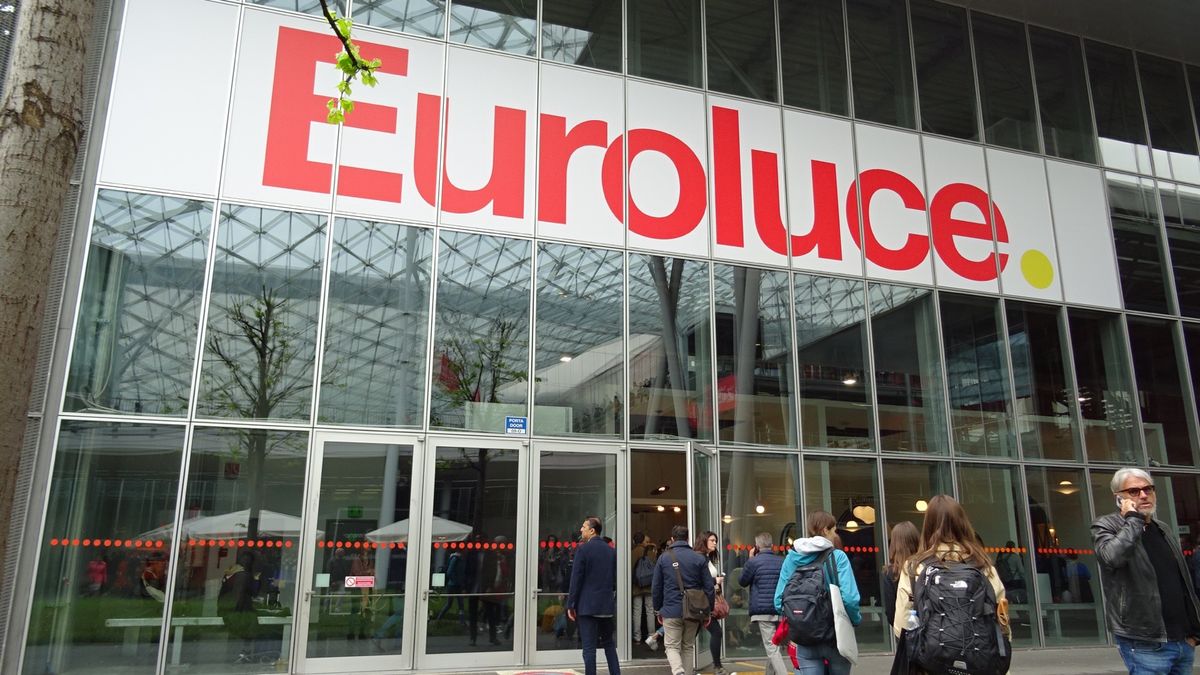 サローネでもICTを駆使した展示が多くなってきました。ミラノ中央駅からチュ...