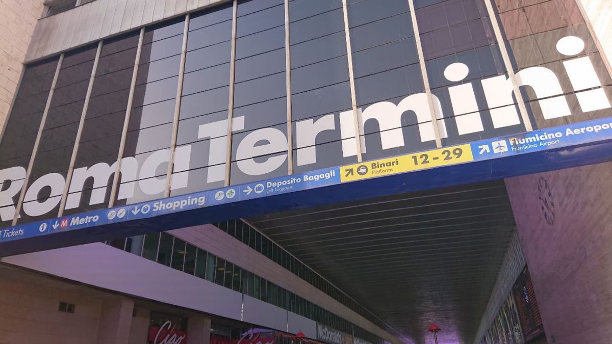 ベネチアからローマへは高速列車のフレッチャロッサを利用
1枚目のサンタ・ル...