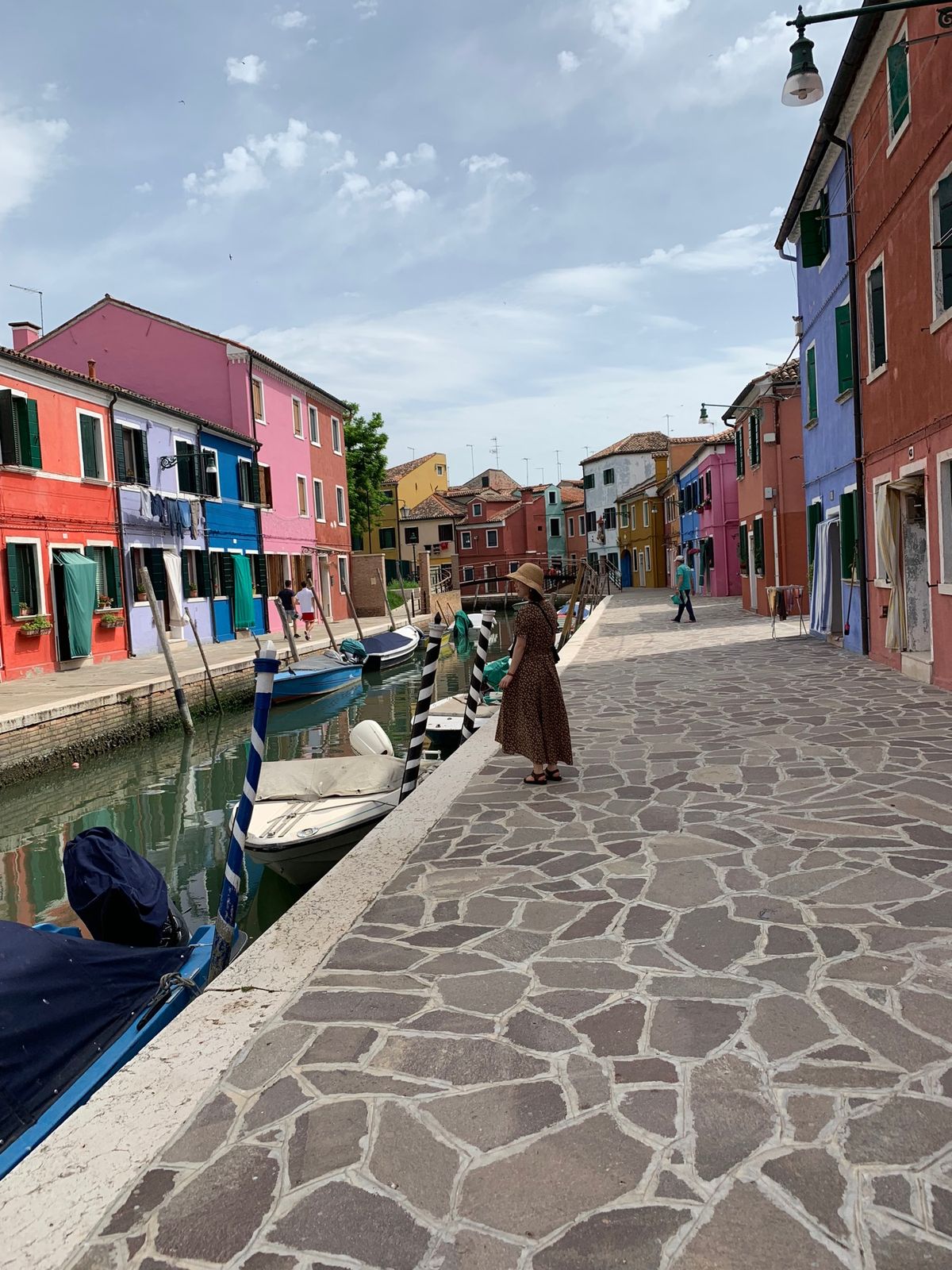 カラフルなブラーノ島、レース編みが有名
観光化されており、住んでる住人の方...