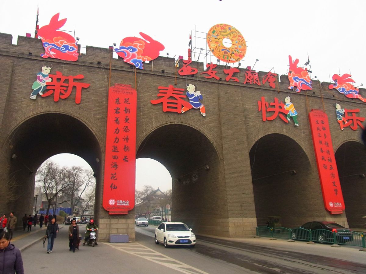 ナッツやドライフルーツの並ぶイスラム街や、楊貴妃が入っていた芸術的な温泉な...