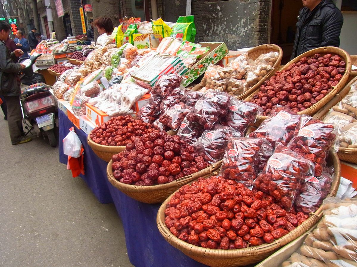 ナッツやドライフルーツの並ぶイスラム街や、楊貴妃が入っていた芸術的な温泉な...