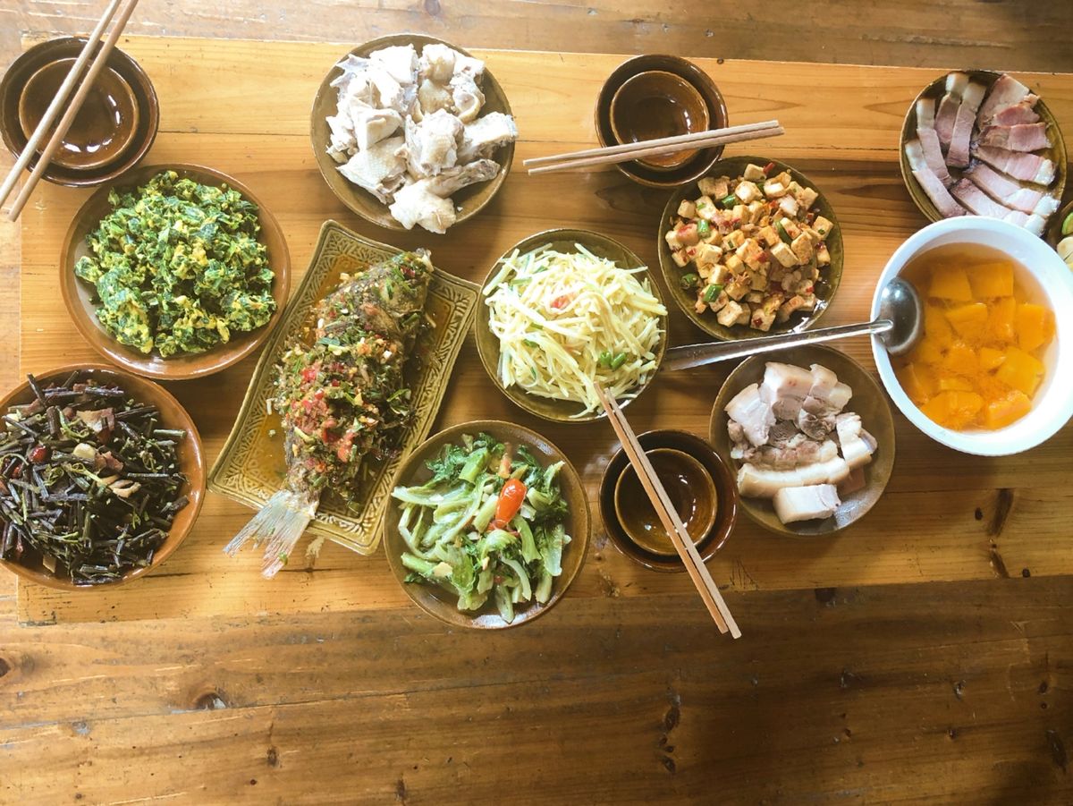 苗族は客人にお酒を勧めるのが最高のおもてなしなのだそうです。が、日本酒的な...