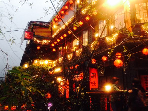 台湾・台北「📍Taipei, TAIWAN🇹🇼」の写真：雨の日の九份は世界のガッカリ上位に入ると...