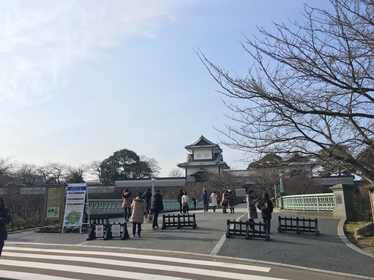 兼六園オフショット✌️
*
1枚目→池の鯉が可愛かったので笑
2枚目→金箔...
