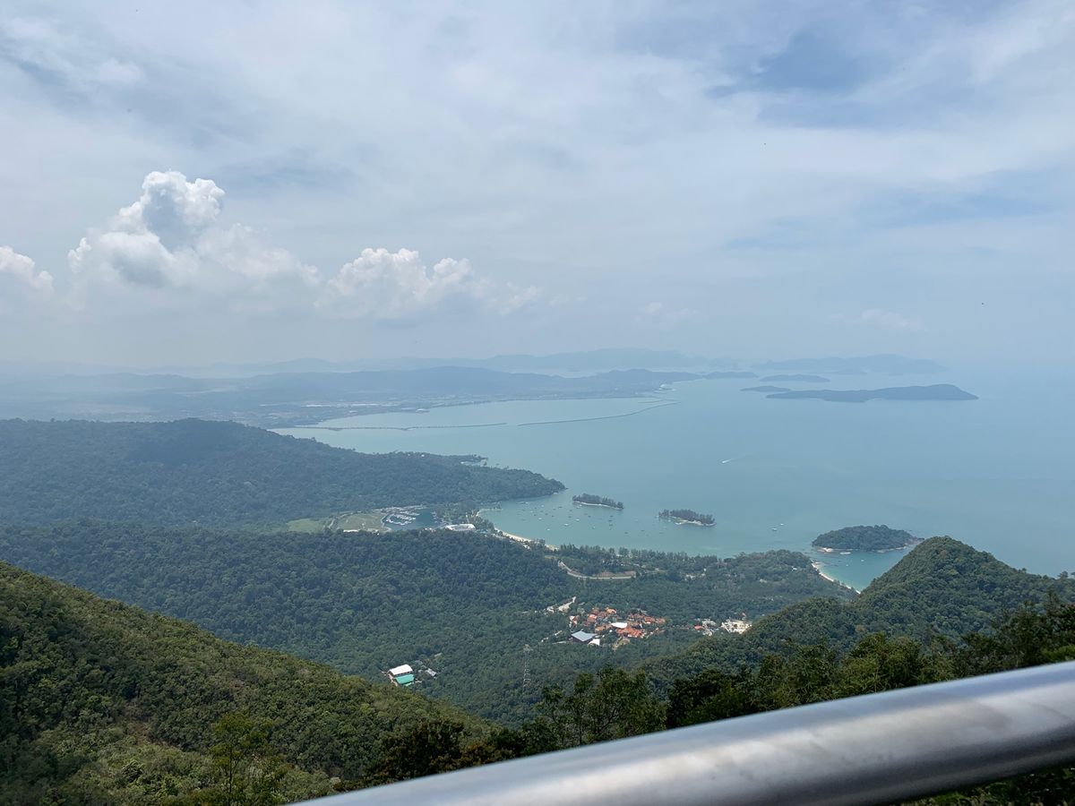 この旅で唯一wktkしていた山頂の吊り橋。思いの外しっかりした作りで安心
...
