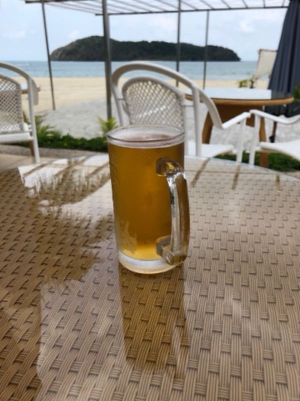 マレーシア・ランカウイ島「ランカウイ島でのんびり」の写真：関税ゼロのすばらしいリゾート地ではビール...