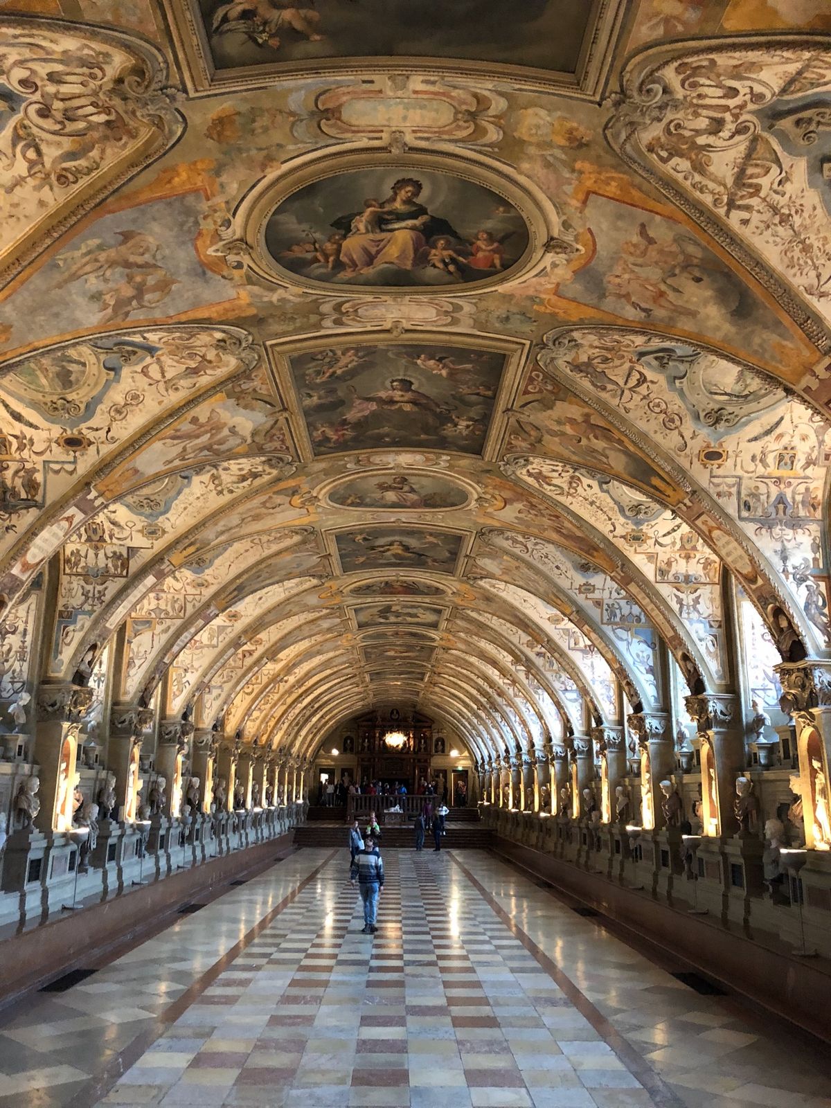 久々にミュンヘンのレジデンツを訪れたが、入口が分からなくて右往左往してしまった。