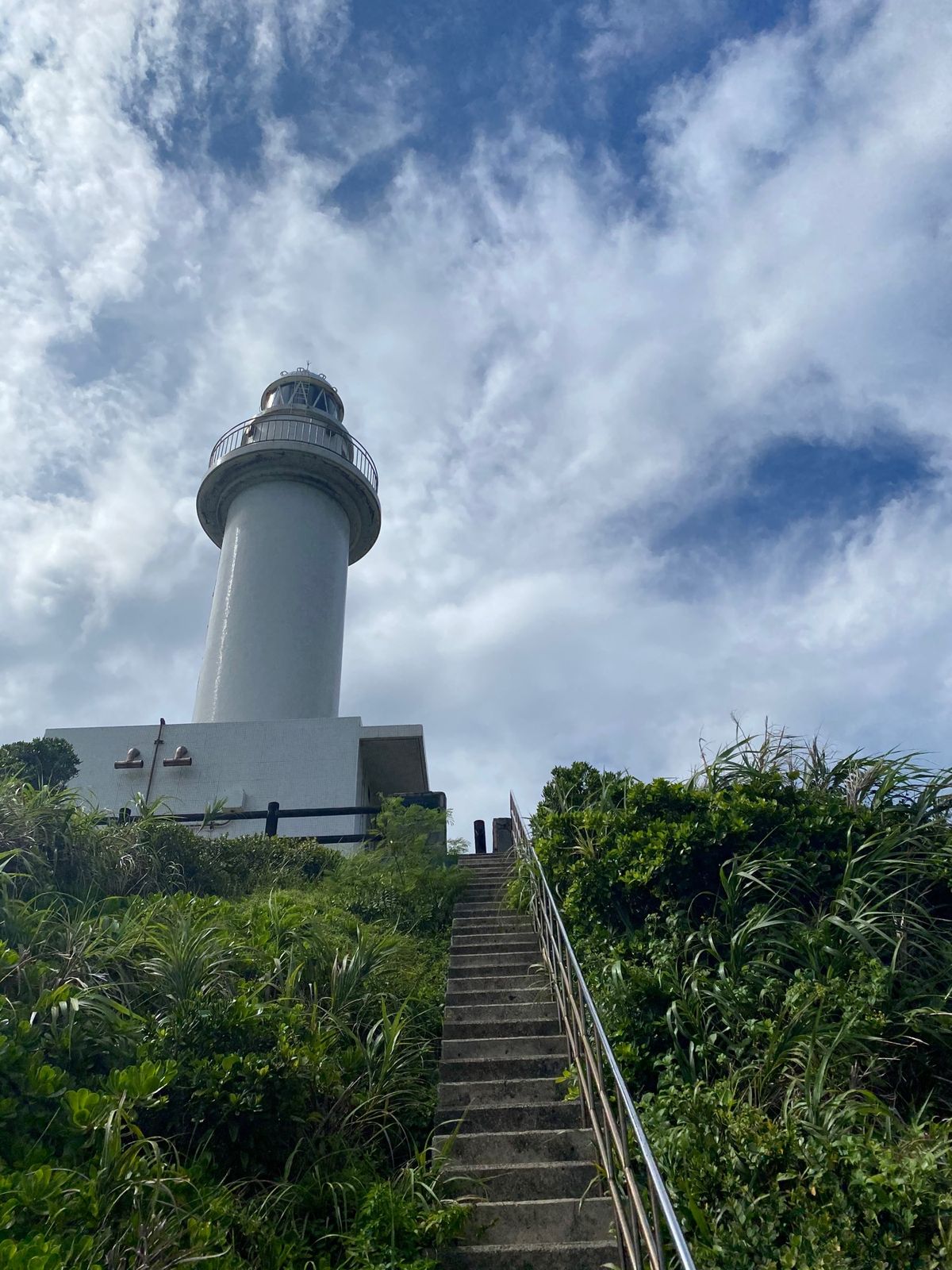さっきのitalicoの先に石垣御神埼灯台がある。お店にそこの写真があって...