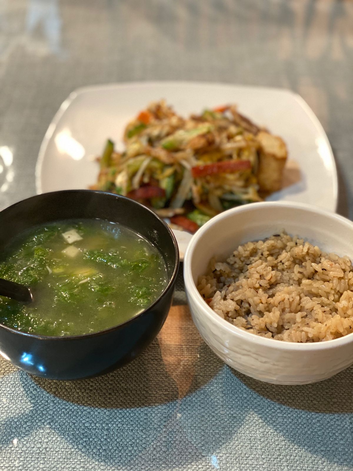 夕食は昨日と同じかびら亭

ゴーヤチャンプル
アーサー汁
石垣炊き込みご飯...