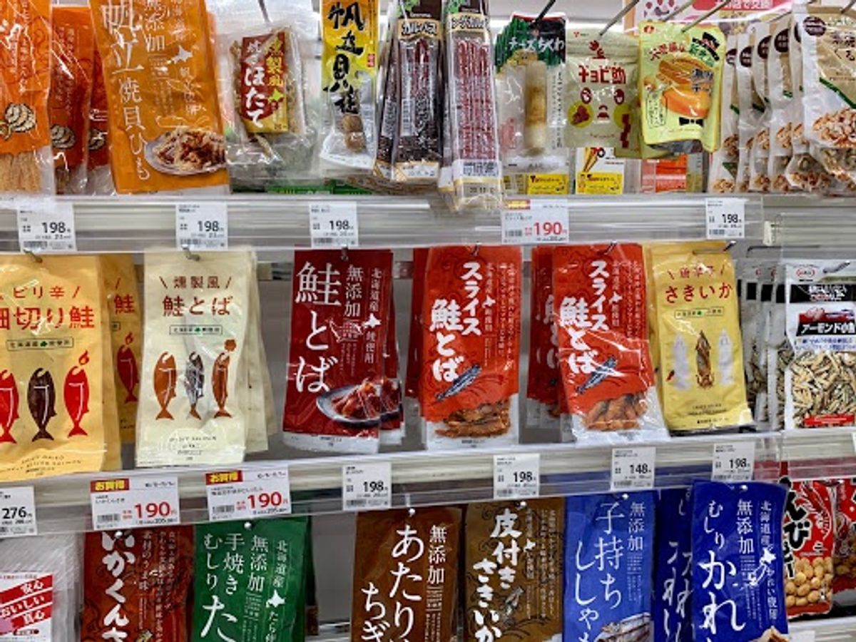北海道といえばセイコーマート
鮭とばとか妙に充実しているように見えるのは...