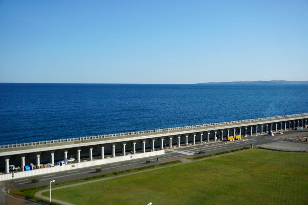 ホテルの窓からの眺め。海！