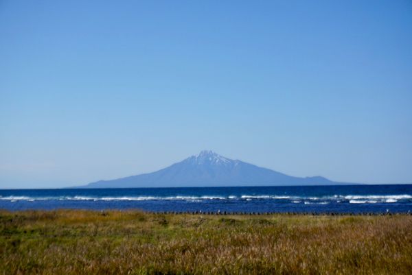 日本・北海道「北海道旅行(稚内〜旭川)」の写真：車からの眺め。
利尻島？礼文島？

北海...