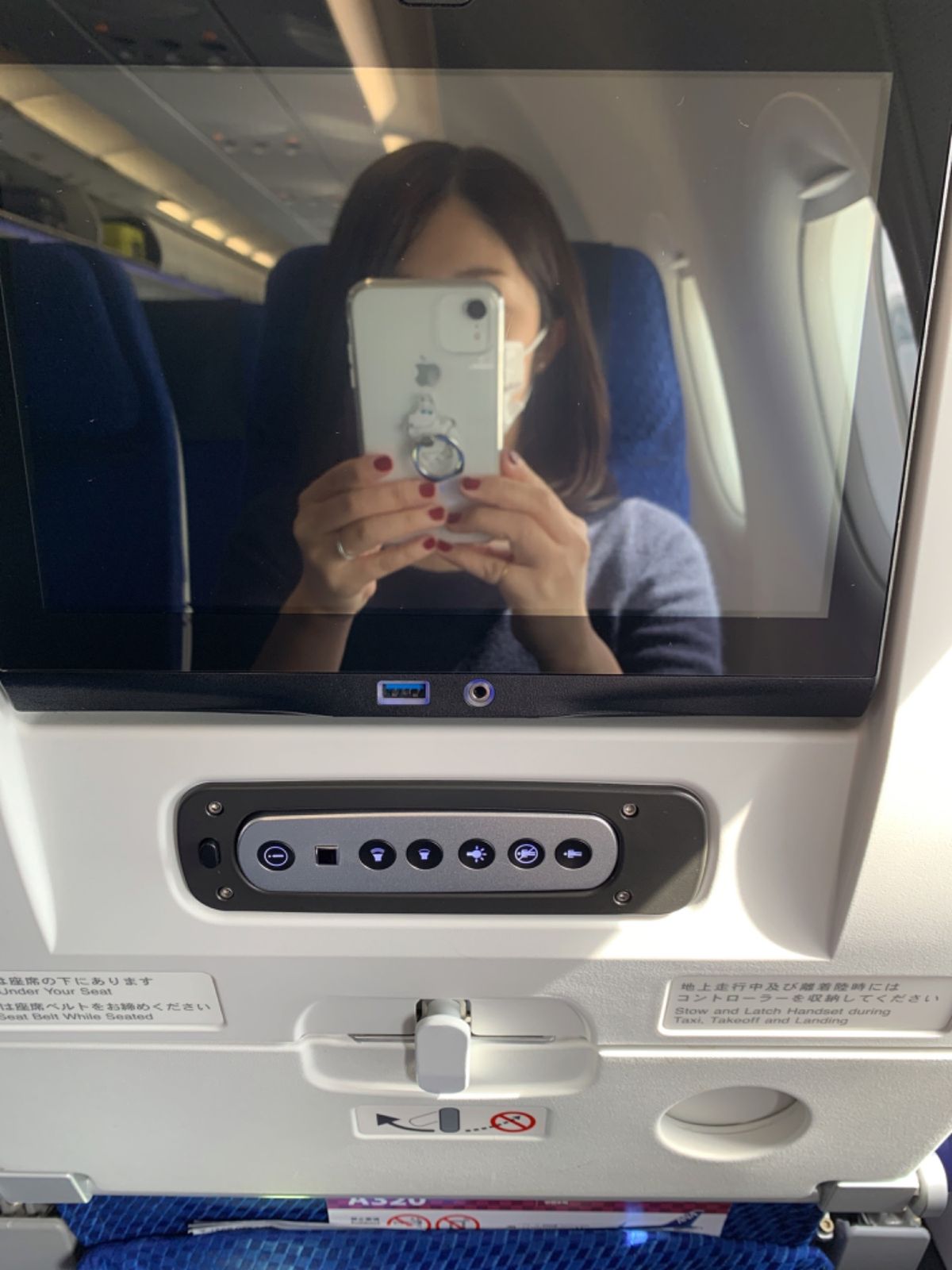 稚内へ行ってきます
ANAの小さめの飛行機
搭乗口までバス
15分以上遅れている