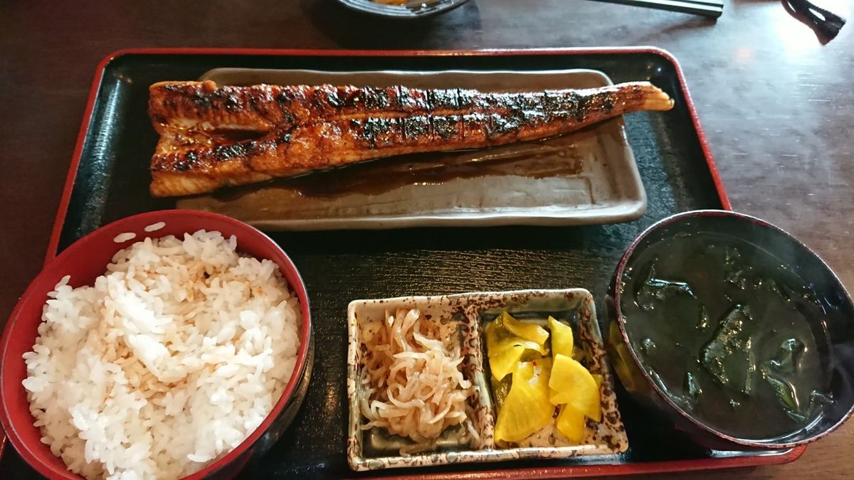 🍴たからや食堂.
穴子丼とほや酢☺︎
穴子は大きくて柔らかくておいしかった...