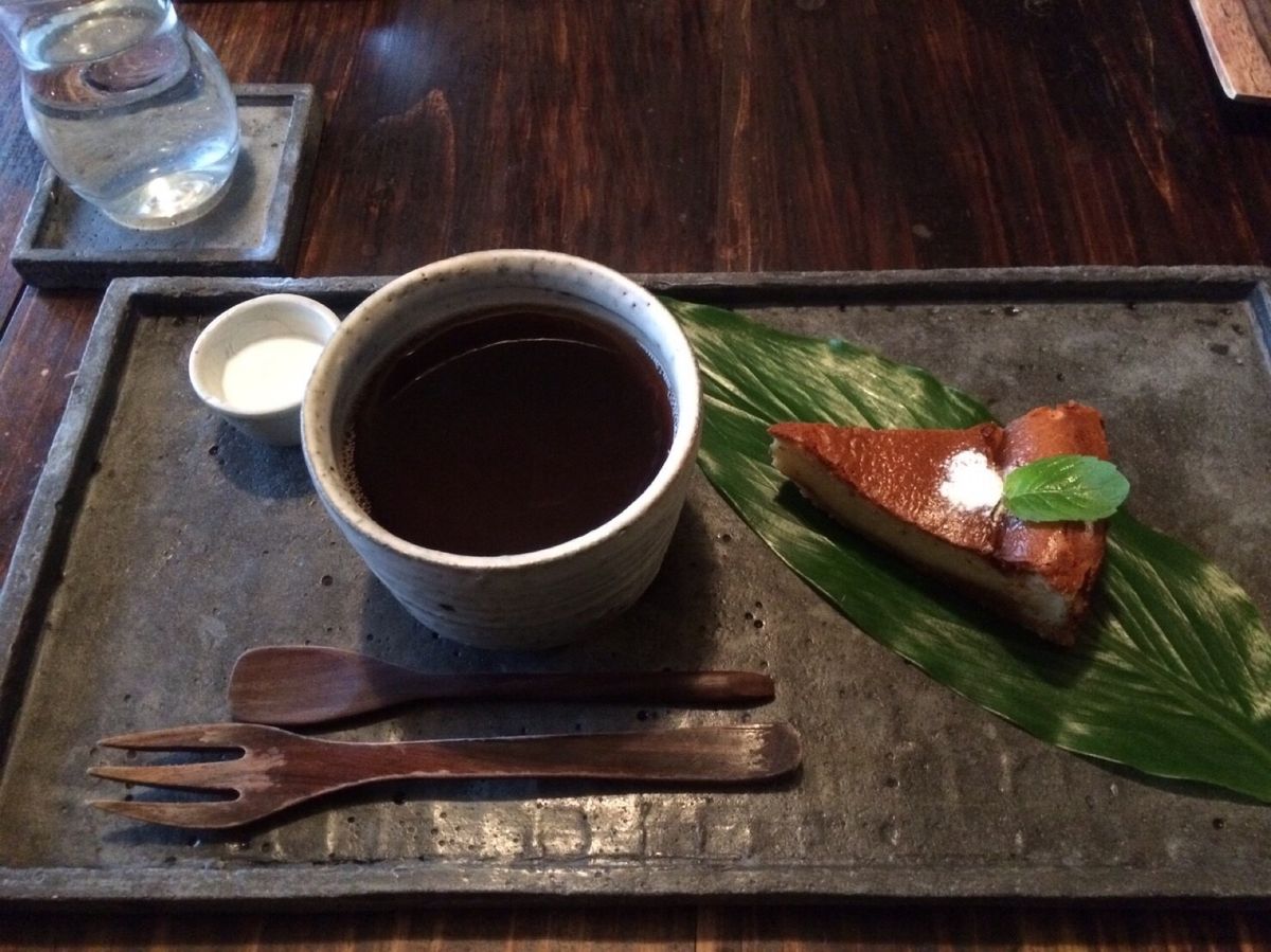 島寿司、くさや、島酒飲み比べ、おしゃれなカフェのケーキ。どれも本当に美味し...