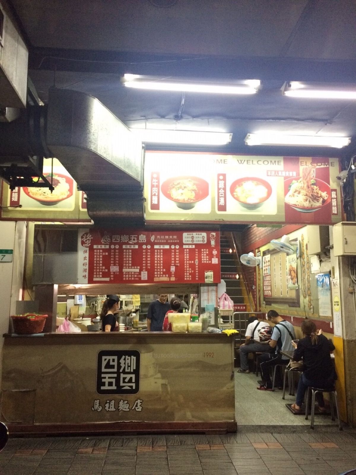 このお店のご飯美味しかったなぁ。言葉は通じないから写真を見せてオーダー。
...
