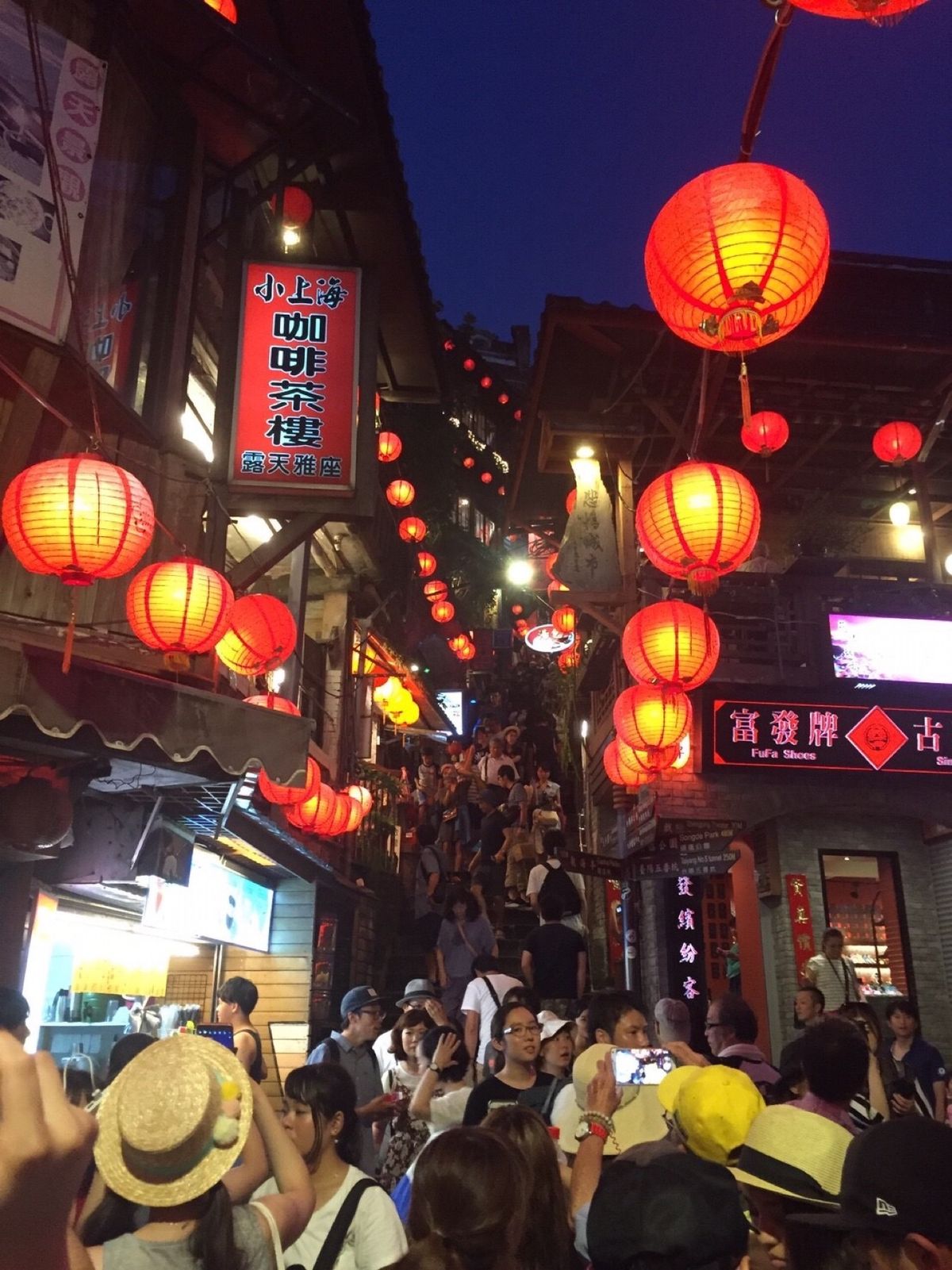 特に希望じゃない３連休。何となく台湾へ。
自力で九份へ行ってみた。行きは簡...