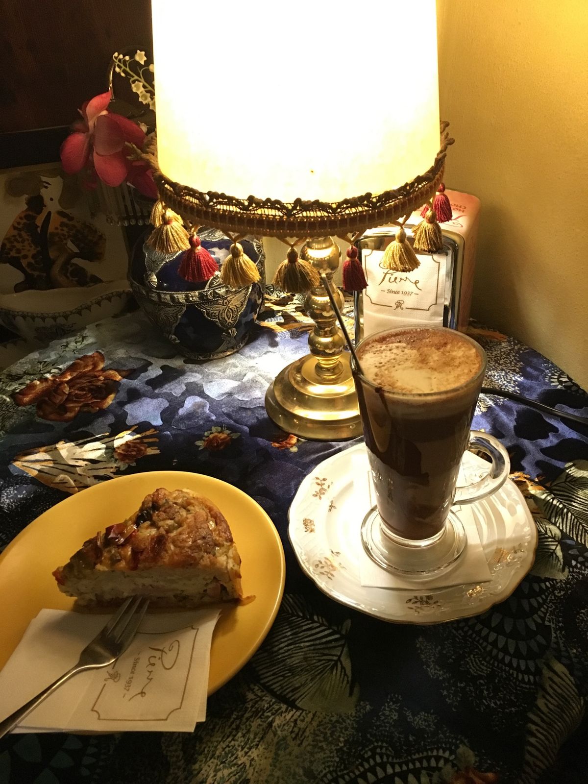 スイーツ特集。
ヘルシンキのガトーショコラ。
タンペレのワッフル？
最後の...