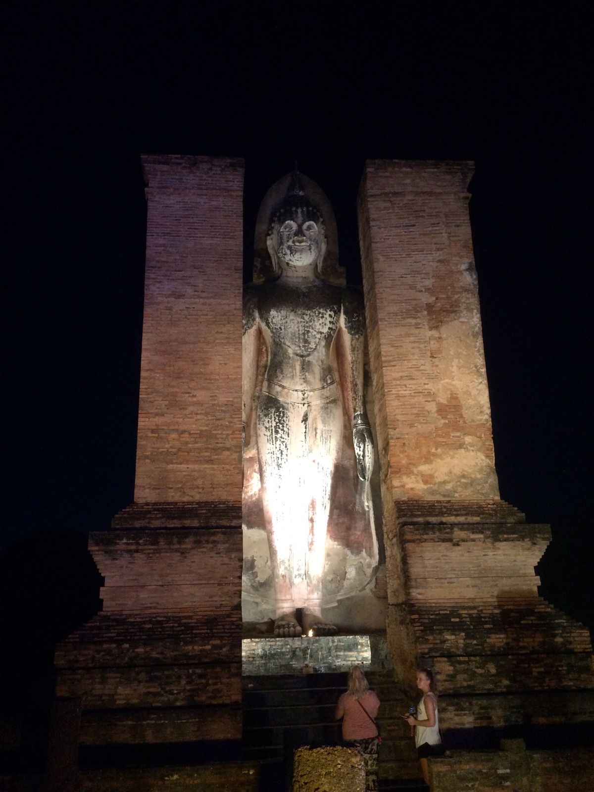 夜のワット・マハタート