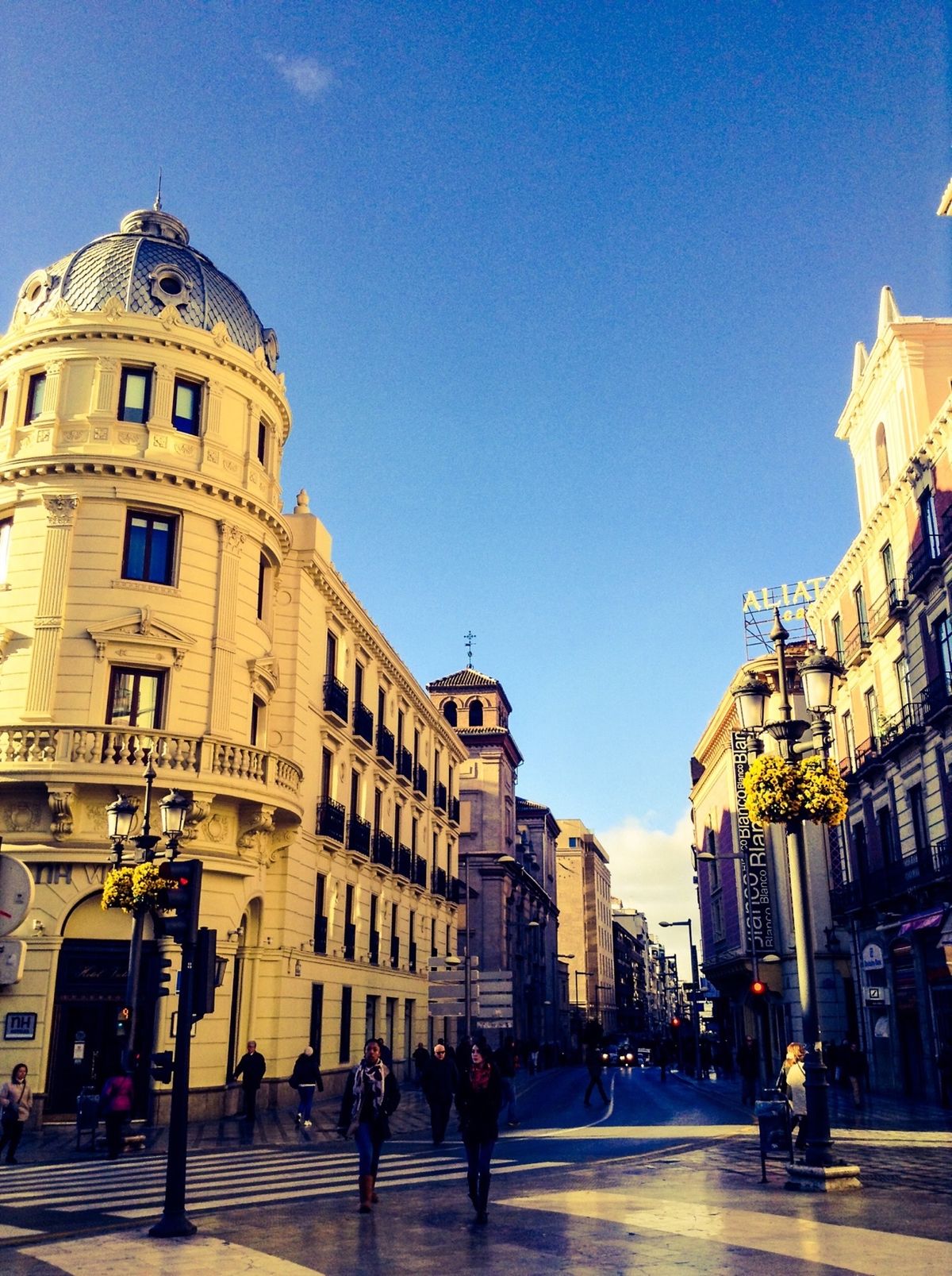 マドリッドはもう少し時間をかけてまた訪れたいです。スペインが初めてでグラナ...