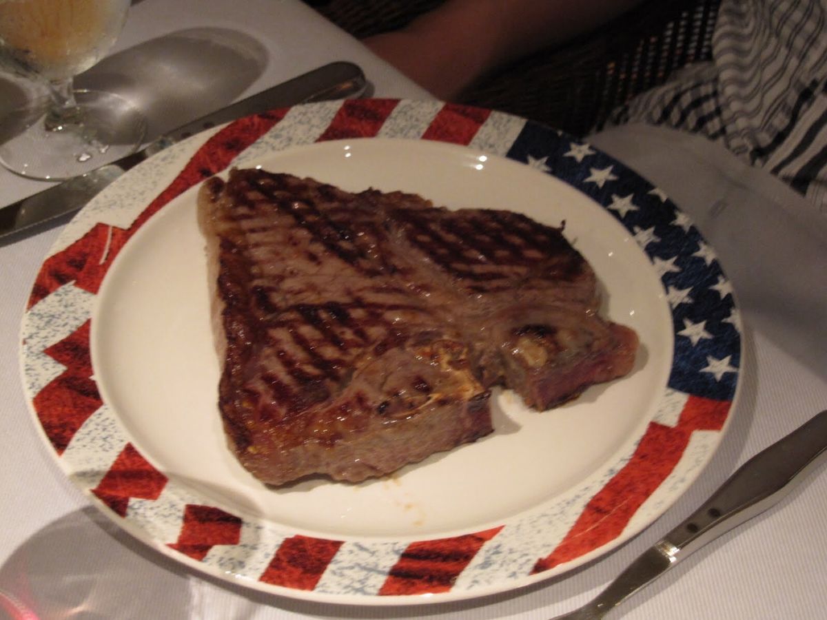 船は大きすぎて写真に収まらず。
船の中で丸２日半優雅なひと時を過ごしました...