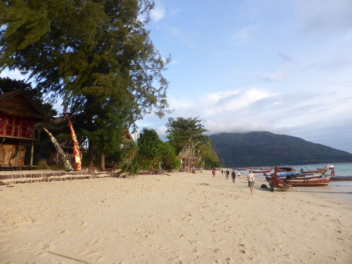 澄み渡った海〜
白い砂〜