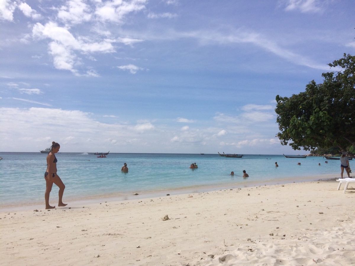 澄み渡った海〜
白い砂〜