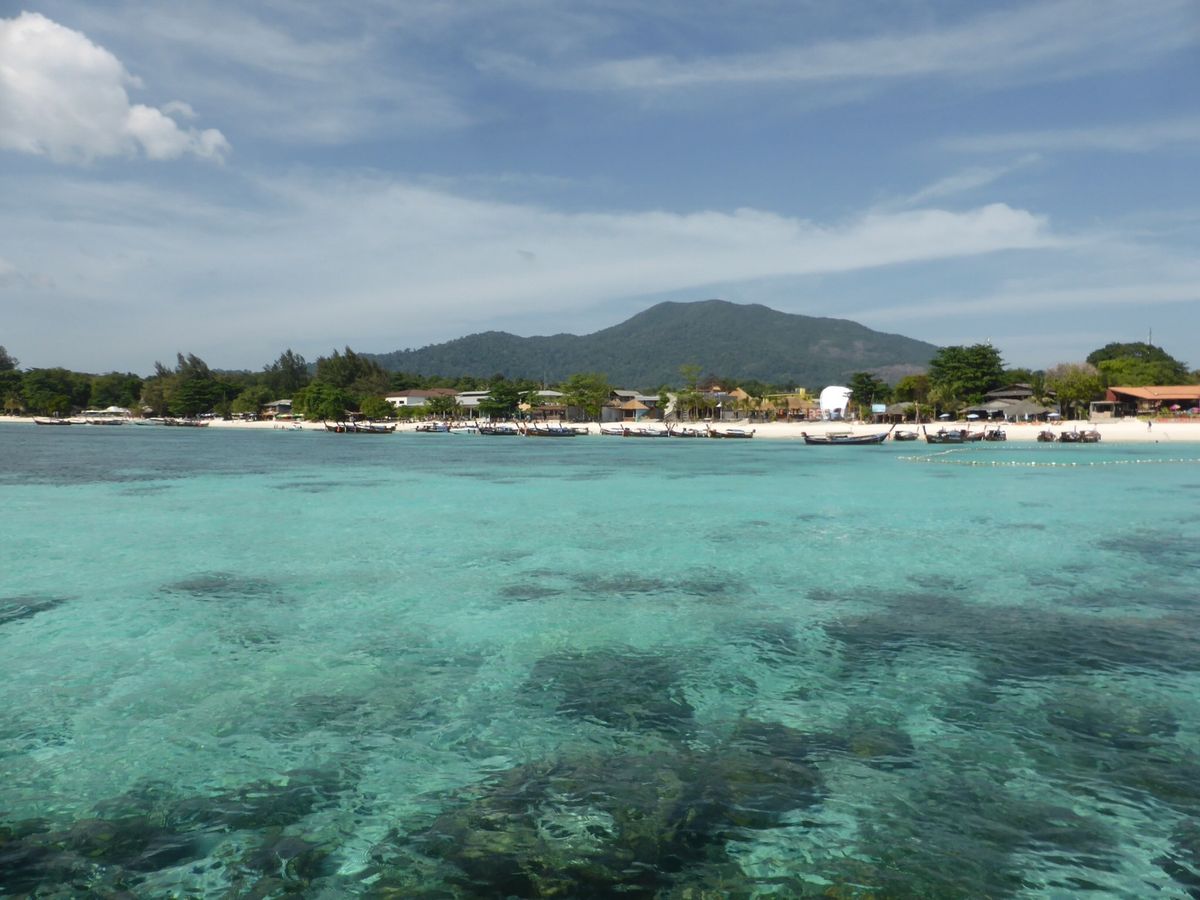 澄み渡った海〜
白い砂〜