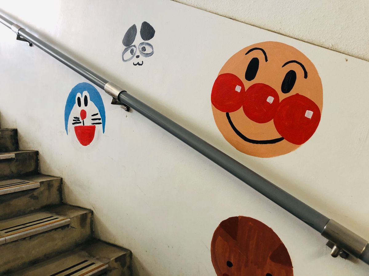 山陽線霞ヶ丘駅

古墳にてパワーをもらうために下車。

駅の構内に
たっく...