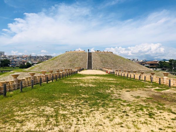 日本・宝塚「1日目 兵庫県」の写真：五色塚古墳2

しっかり前方後円墳！

...