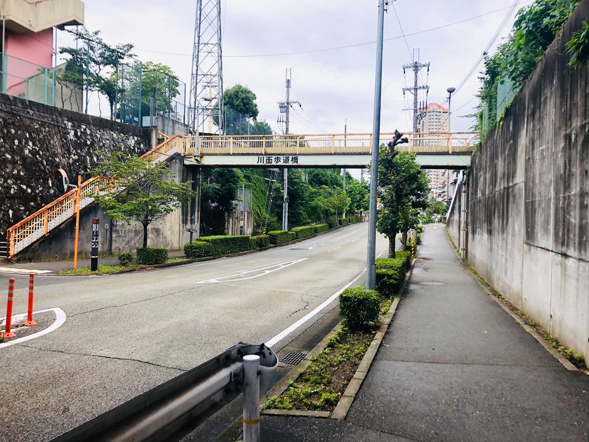 JR宝塚駅周辺の街並み
JR電車の顔がウルトラマンみたいでしたん🚄
