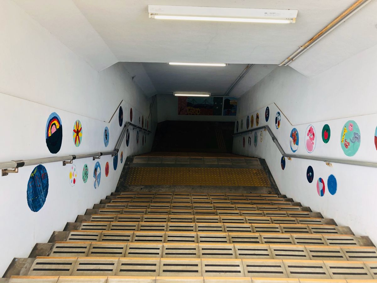 山陽線霞ヶ丘駅

古墳にてパワーをもらうために下車。

駅の構内に
たっく...