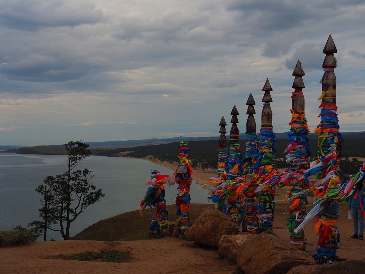 オリホン島
バイカル湖は世界で一番深いことで有名な三日月型の湖ですが、その...