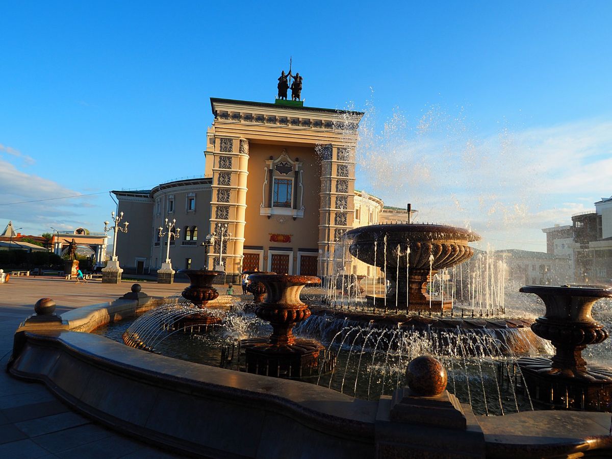 ウランウデ
ウランウデはモンゴルとの国境に近い街で、ロシア連邦を構成するブ...