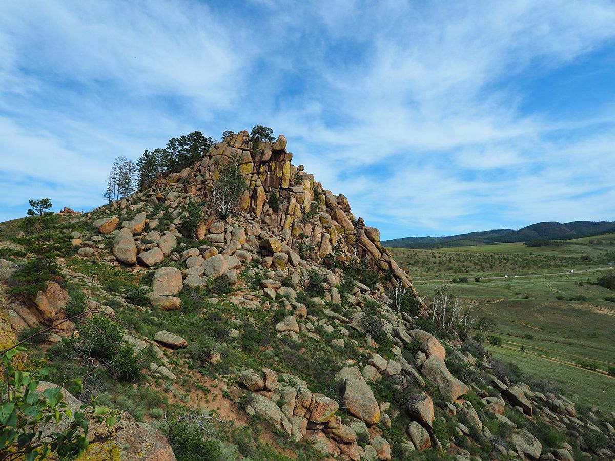 ウランウデ　ブリヤート共和国の自然
セメイスキエの村に向かう山道は川が優雅...