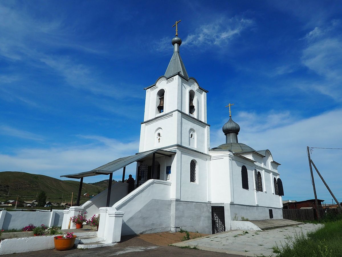 ウランウデ　ブリヤート共和国の自然
セメイスキエの村に向かう山道は川が優雅...