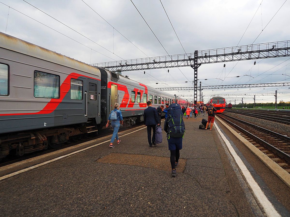 シベリア鉄道
ウランウデ からイルクーツクまではシベリア鉄道で移動。
シベ...