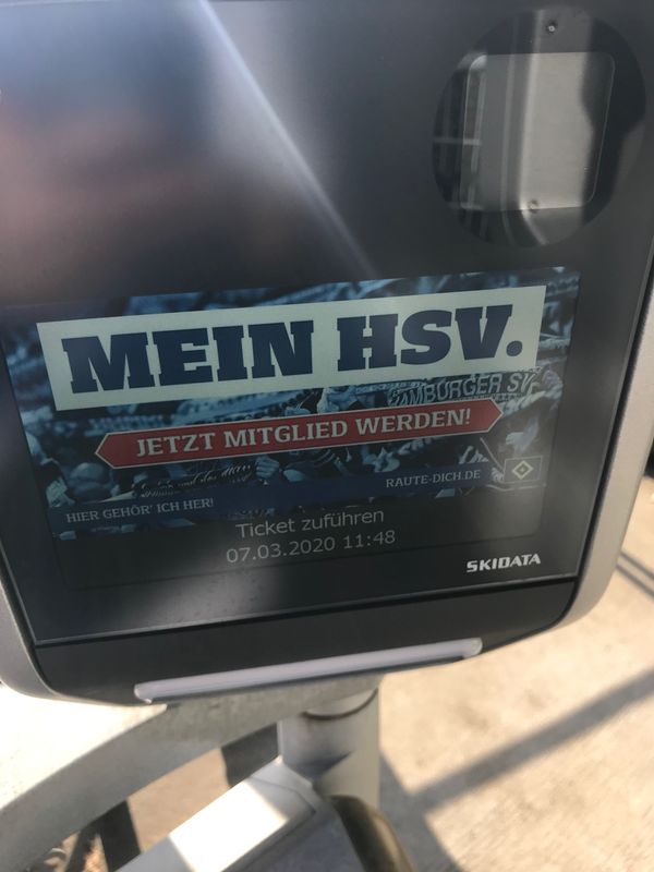 ドイツ・ハンブルク「2 Budesliga  Hamburger SV vs Regensburg」の写真