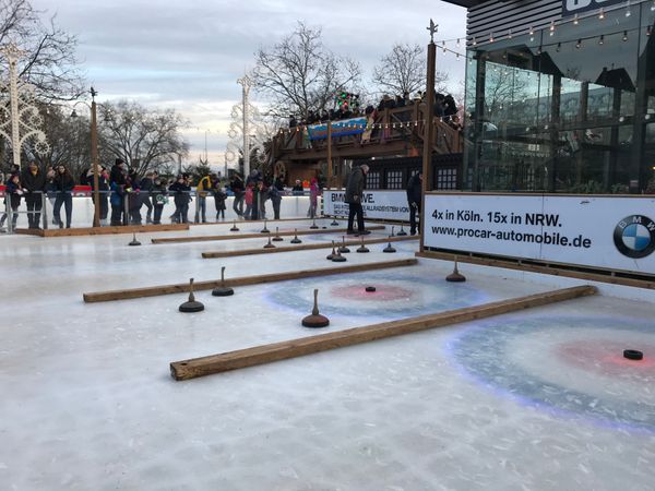 ドイツ・ケルン「冬休み旅行　1日目　ケルンへ」の写真：アニメショップに日本グッズがたくさんあり...