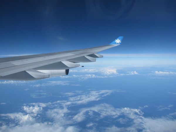 仏領ポリネシア・パペーテ「タヒチ」の写真：エアタヒチヌイでタヒチ島パペーテへ。
飛...