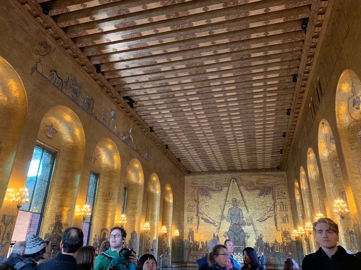 朝、到着してすぐにチケットを買いに行って市庁舎ツアーへ。
ノーベル賞晩餐会...