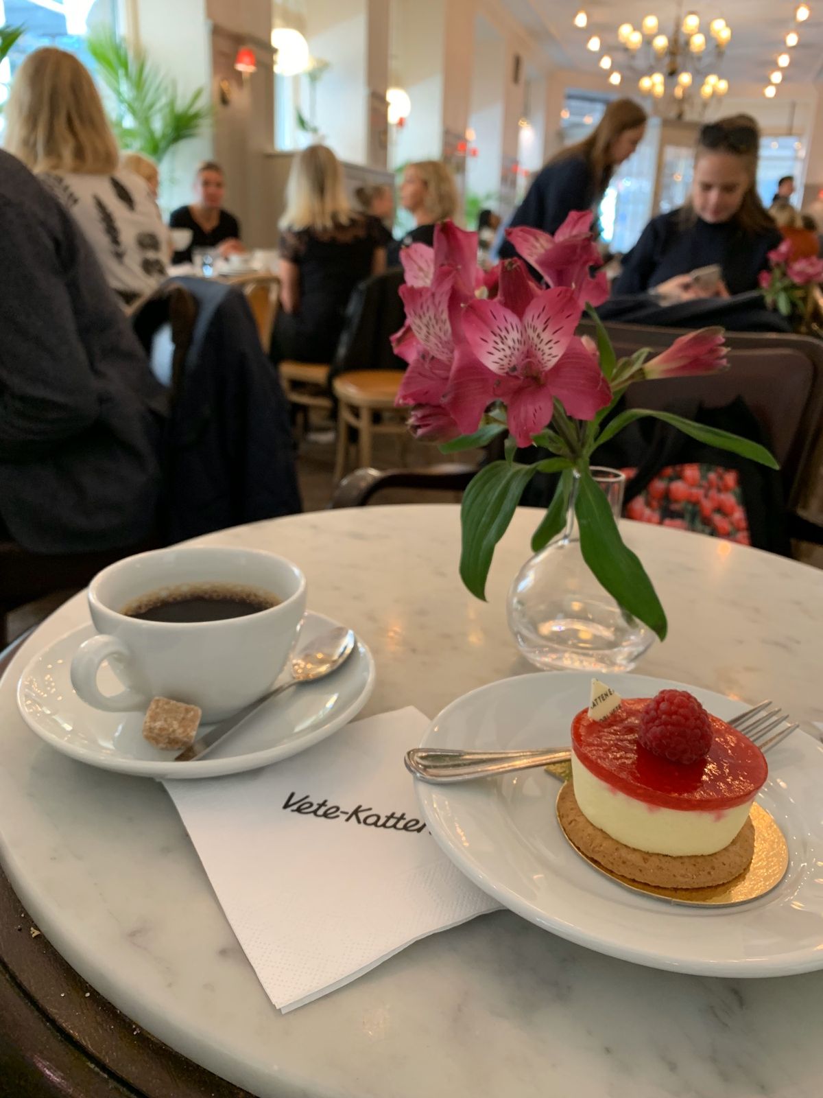 ストックホルムのスイーツ編。

これぞフィーカ！というカフェで到着早々にコ...