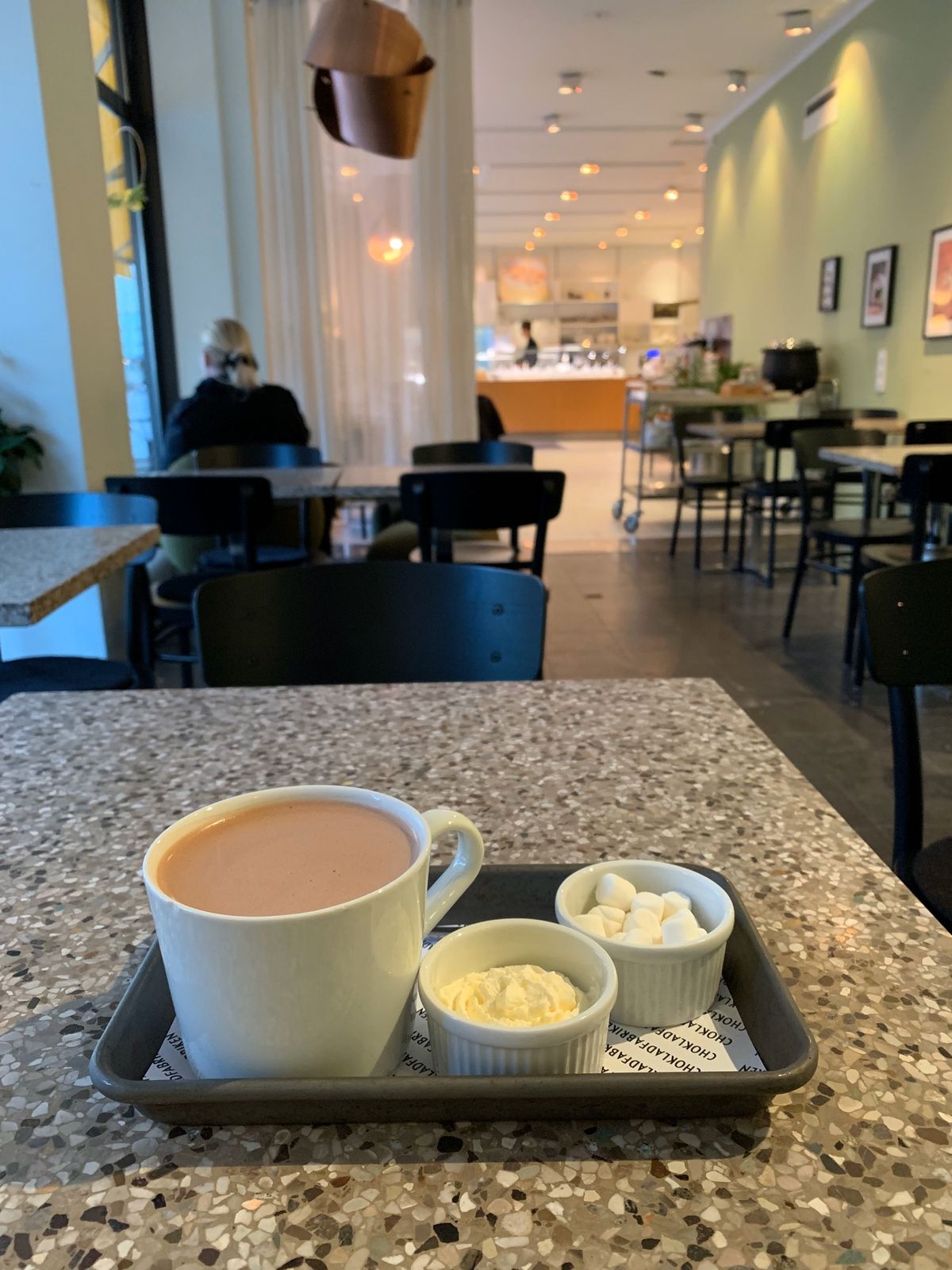 ストックホルムのスイーツ編。

これぞフィーカ！というカフェで到着早々にコ...