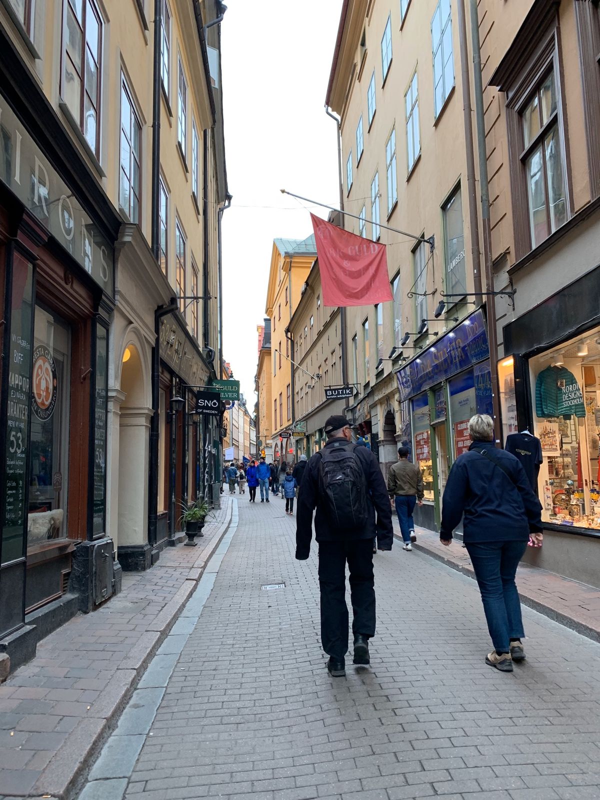 衛兵交代をみて満足！
女性もいてカッコ良かった！！

ガムラスタンの街並み...