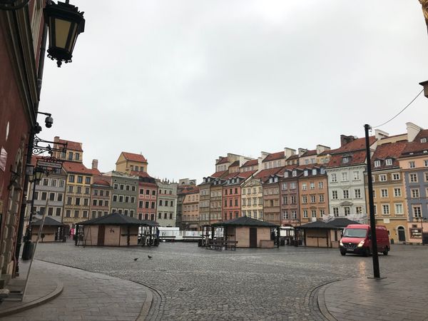 ポーランド・ワルシャワ「ポーランド　2019年11月」の写真：意図と目的を持って破壊された街並みは意図...