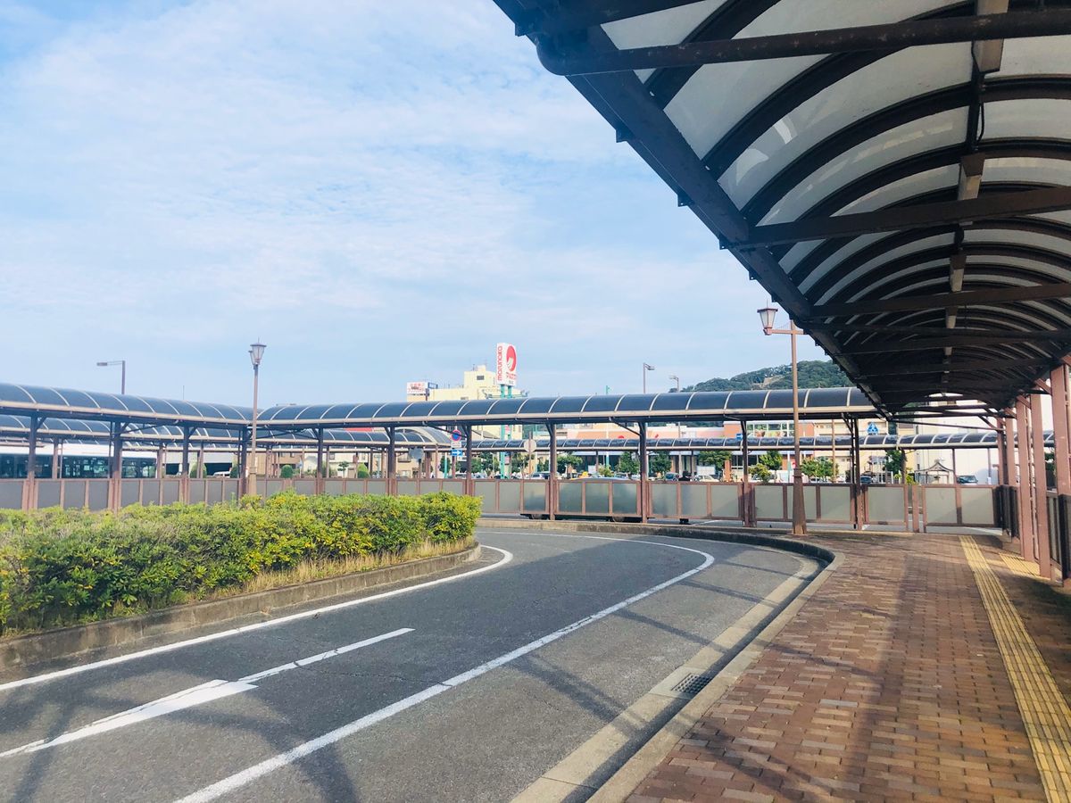 洲本バスセンター周辺

海兼川の沿いを歩きました。

潮の香りがきもちいい...