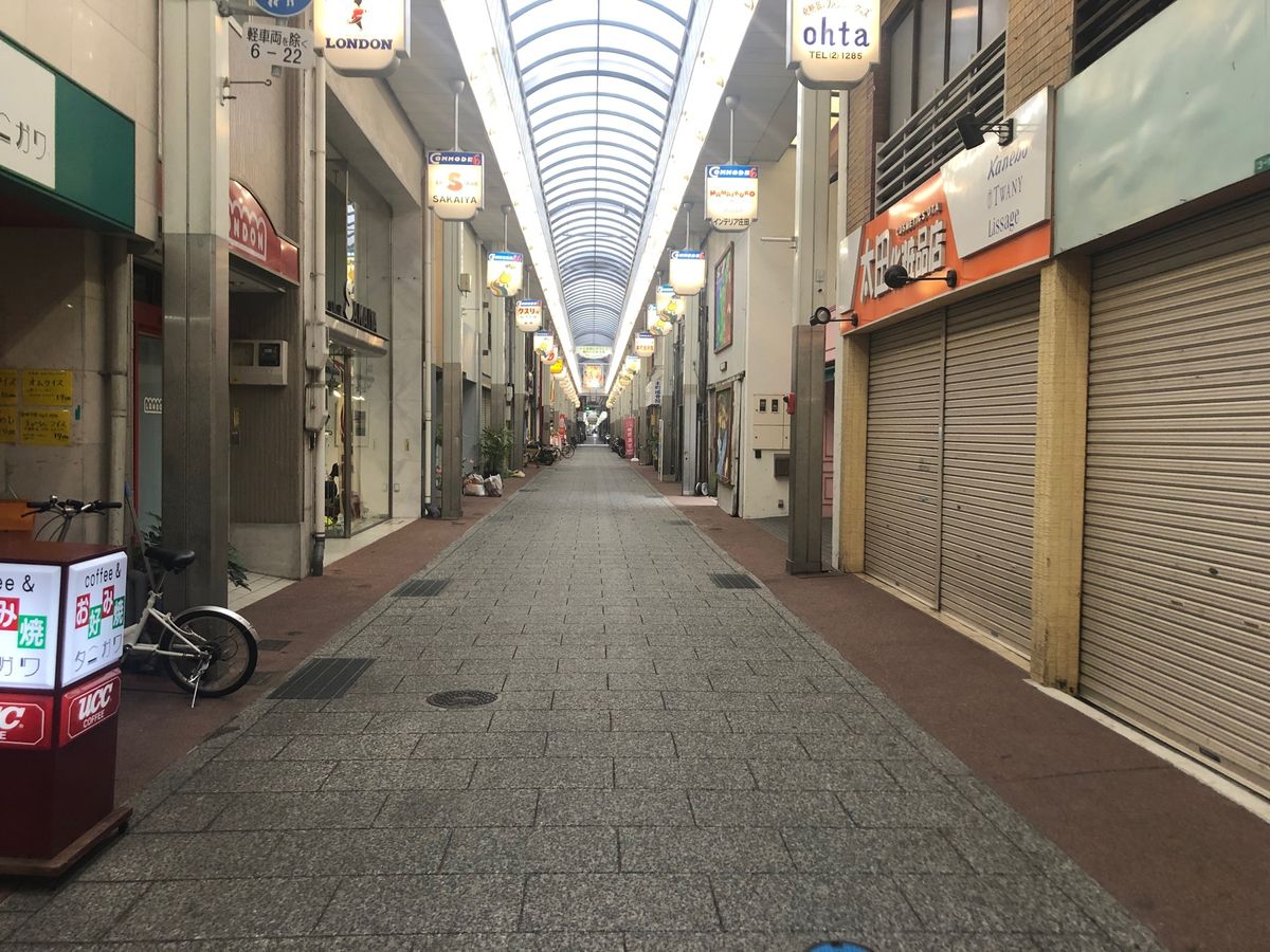 洲本の商店街2

商店街を歩いてたらたぬきがいました！
なんでもたぬきに所...